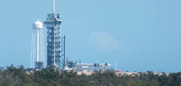Rakieta Falcon 9 i kapsuła Dragon 2 na wyrzutni LC-39A - 03.01.2019 / Credits - Emre Kelly