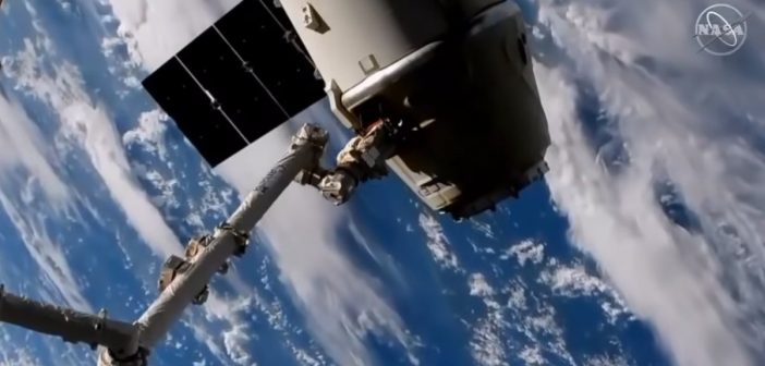 Dragon CRS-16 podczas odłączania od ISS / Credits - NASA TV