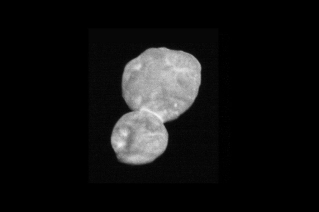 Obraz 2014 MU69 wykonany na około 30 minut przed największym zbliżeniem, z odległości około 20 tysięcy kilometrów od planetoidy / Credits - NASA, JHUAPL, SwRI