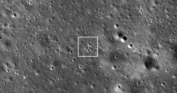 Rejon lądowania Chang'e 4 - obserwacje LRO z perspektywy zenitu (odległość 82 km) / Credits - NASA/GSFC/Arizona State University