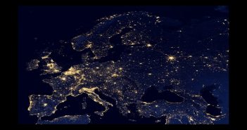 Przetworzony obraz Europy nocą na podstawie danych z satelity Suomi NPP / Credits - NASA