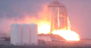 Pierwsze odpalenie Raptora na StarHopperze / Credits - NASASpaceFlight Videos, @BocaChicaGal