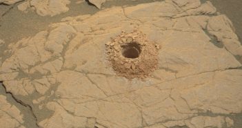 Zbliżenie na wynik wiercenia w "Aberlady" / Credits - NASA/JPL-Caltech/MSSS
