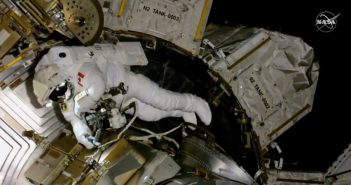 David Saint-Jacques pracuje na zewnątrz ISS - 08.04.2019 / Credits - NASA TV