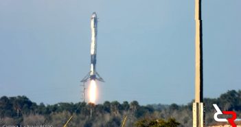 Lądowanie jednej z rakiet pobocznych - drugi start Falcona Heavy / Credits - Reds Rhetoric