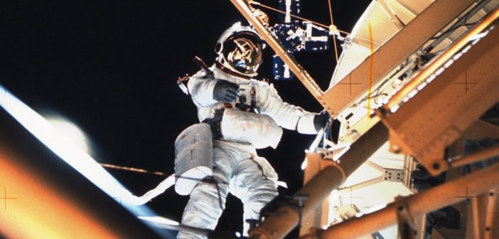 Owen Garriot podczas spaceru kosmicznego w trakcie misji Skylab-3 / Credits - NASA