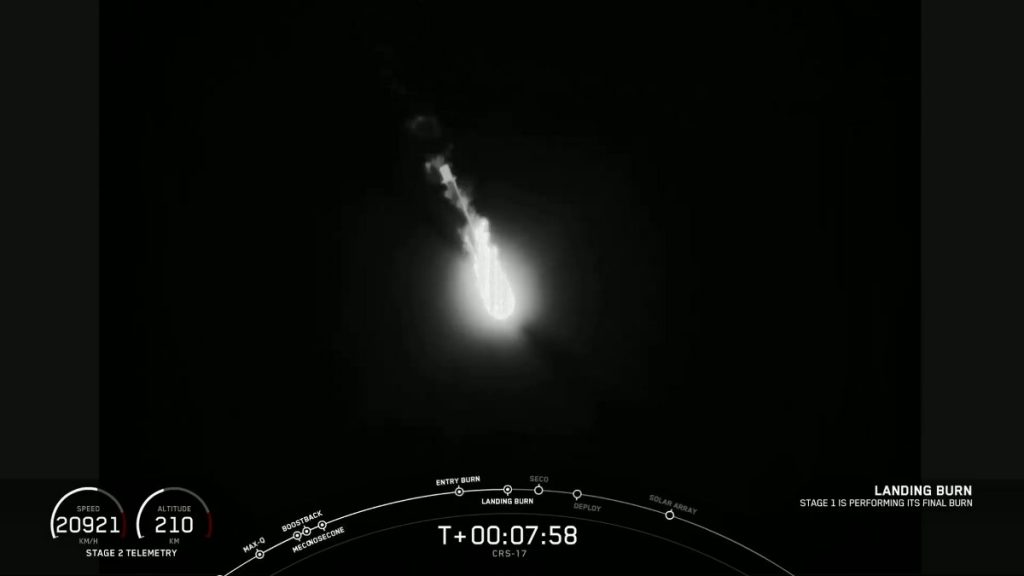 Pierwszy stopień Falcona 9 "ląduje na ogniu" - misja CRS-17 / Credits - SpaceX