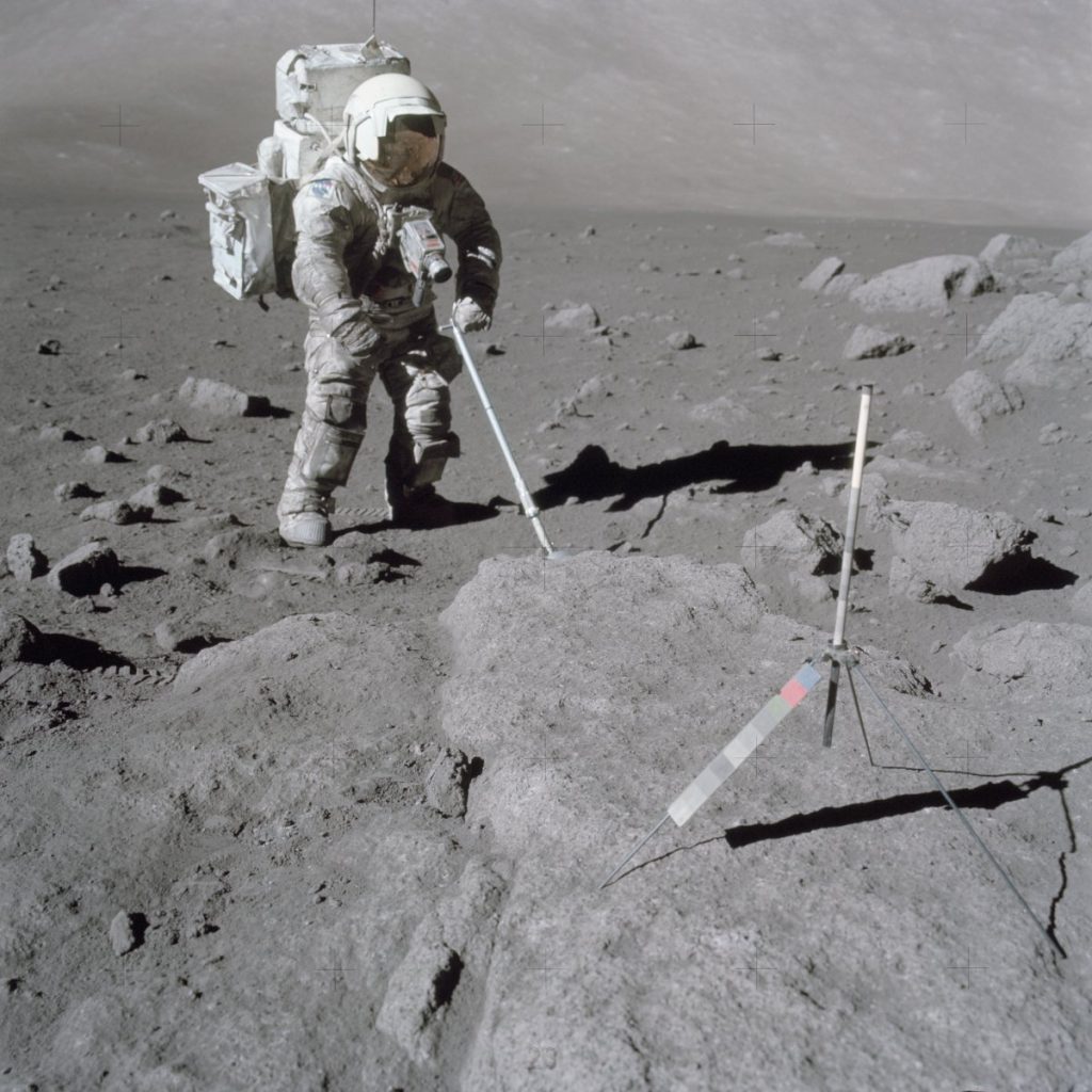 Harrison Schmitt na powierzchni Księżyca - misja Apollo 17 / Credits - NASA