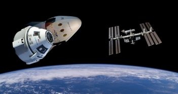 Kapsuły Dragon 2, CST-100 Starliner oraz ISS / Credits - NASA