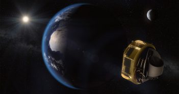 Wizja artystyczna teleskopu ARIEL w drodze do miejsca z którego prowadzone będą obserwacje (1,5 mln km od Ziemi). Rys. ESA/STFC RAL Space/UCL/Europlanet-Science Office