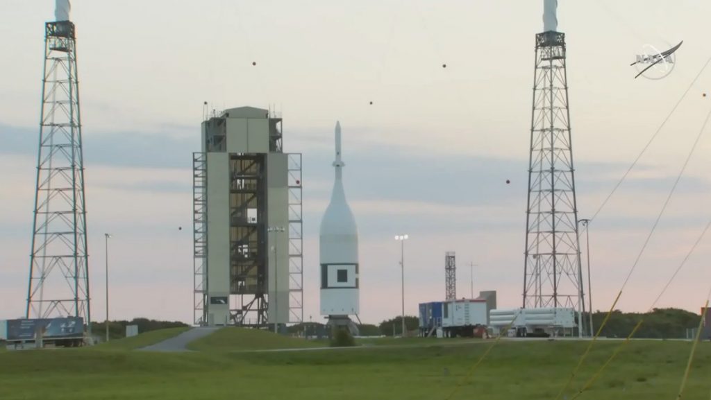 Makieta kapsuły MPCV Orion, LAS i rakieta na paliwo stale - ujęcie przed startem / Credits - NASA TV