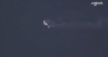 Kapsuła i LAS po ucieczce od rakiety - test AA-2 / Credits - NASA TV