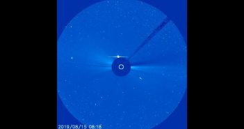 Kometa zbliża się do Słońca / Credits - SOHO, NASA, ESA