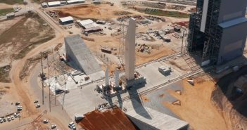 Prace nad wyrzutnią rakiety Ariane 6 / Credits - ESA