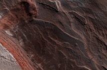 Lawina w rejonie marsjańskiego bieguna północnego / Credits - NASA/JPL/University of Arizona