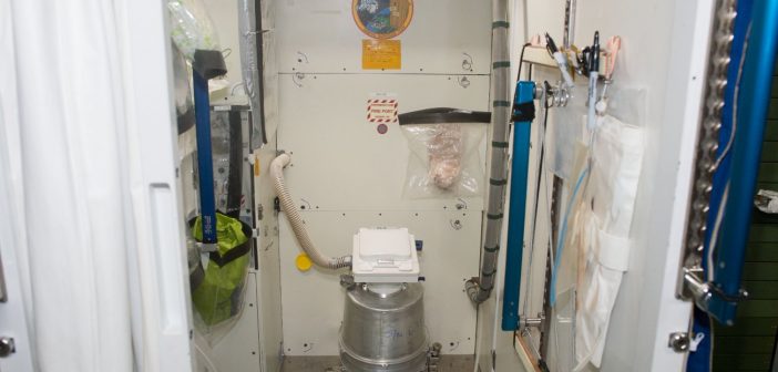 Kosmiczna toaleta na ISS / Credits - NASA