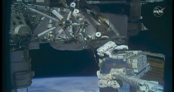 Kadr ze spaceru EVA-57 / Credits - NASA TV