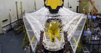 Test osłony słonecznej JWST / Credits - NASA
