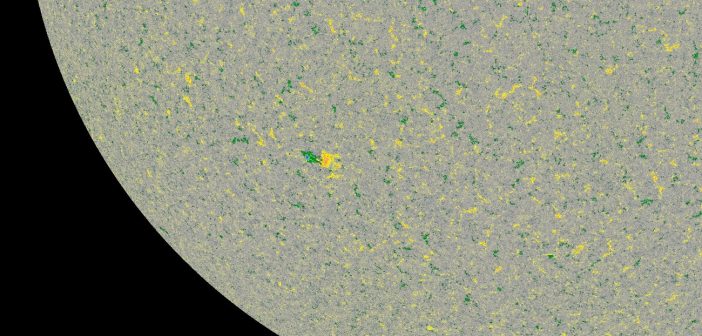 Koloryzowany magnetogram wycinka Słońca z grupą 2750 / Credits - NASA, SDO