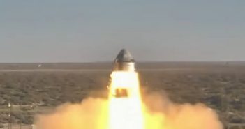 Odpalenie silników CST-100 / Credits - NASA TV