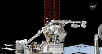Prace podczas EVA-61 / Credits - NASA TV
