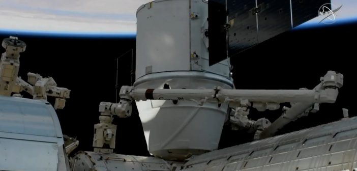 Dragon 2 tuż przed dołączeniem do ISS / Credits - NASA TV