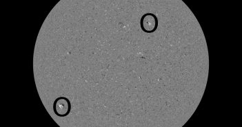 Słońce 24 grudnia z zaznaczonymi dwoma aktywnymi obszarami z nowego cyklu słonecznego / Credits- NASA, SDO