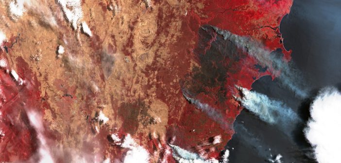 Pożary w regionie położonym ok 100 km na południe od Sydney - 31.12.2019 (sztuczne kolory) - satelita Sentinel-2 / Credits - Komisja Europejska, Copernicus, Sentinel Hub