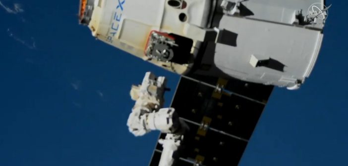 Dragon (CRS-19) opuszcza ISS / Credits - NASA TV