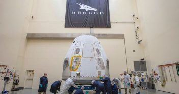 Dragon 2 do misji SpX-DM2 po dotarciu do KSC / Credits - SpaceX