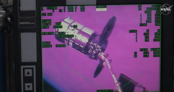 Przechwycenie pojazdu Cygnus przez SSRMS - 18.02.2020 - widok z monitora wewnątrz ISS / Credits - NASA TV