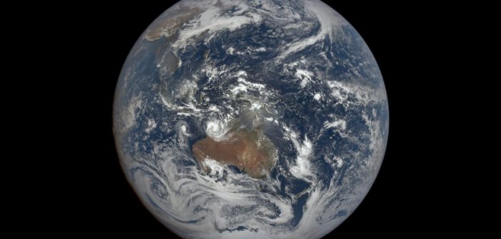 Jeden z pierwszych obrazów DSCOVR po wyjściu z safe mode (29 lutego 2020) / Credits - NASA , NOAA
