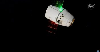 Kapsuła Dragon zbliża się do ISS - 9 marca 2020 / Credits - NASA TV