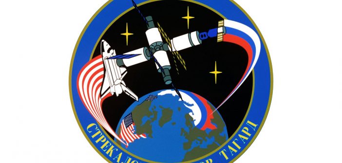 Sojuz TM-21 / EO-18 / Credits - Roskosmos