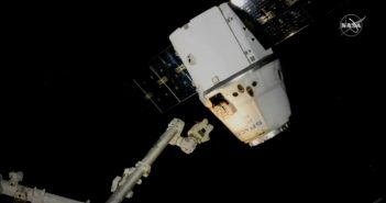 Dragon oddala się od ISS - misja CRS-20 (07.04.2020) / Credits - NASA TV