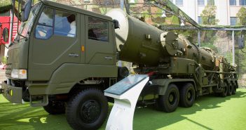 Mobilna wyrzutnia pocisków DF-21 / Credits - Max Smith