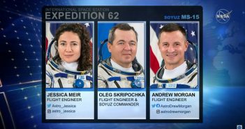 Załoga powracająca na pokładzie Sojuza MS-15 w dniu 17.04.2020 / Credits - NASA TV