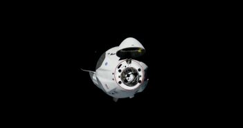 Końcowe etapy zbliżania Dragona 2 w misji SpX-DM2 do ISS - 31.05.2020 / Credits -NASA TV, SpaceX