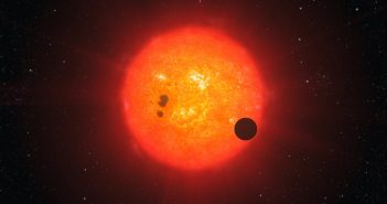 Wizja artystyczna egzoplanety krążącej blisko swej gwiazdy / Credits - ESO/L. Calçada