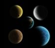 Różne typu egzoplanet, które czekają na odkrycie: gazowe giganty z dużymi egzoksiężycami, lodowe globy, jałowe skaliste obiekty, "super-Ziemie" z głębokim oceanem oraz (w środku) Ziemia. Planety nie są w skali w porównaniu z Ziemią / Credits - K. Kanawka, Kosmonauta.net