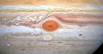 Zbliżenie na dwa huragany na południowej półkuli Jowisza - sierpień 2020 / Credits - NASA, ESA, STScl, A. Simon, OPAL, M.H. Wong
