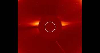 Kometa w obiektywie SOHO (LASCO C2) - 22 X 2020 / Credits - NASA, ESA