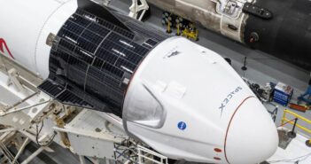 Zdjęcie z 9 listopada 2020 - kapsuła Dragon 2 zintegrowana z rakietą Falcon 9 / Credits - SpaceX