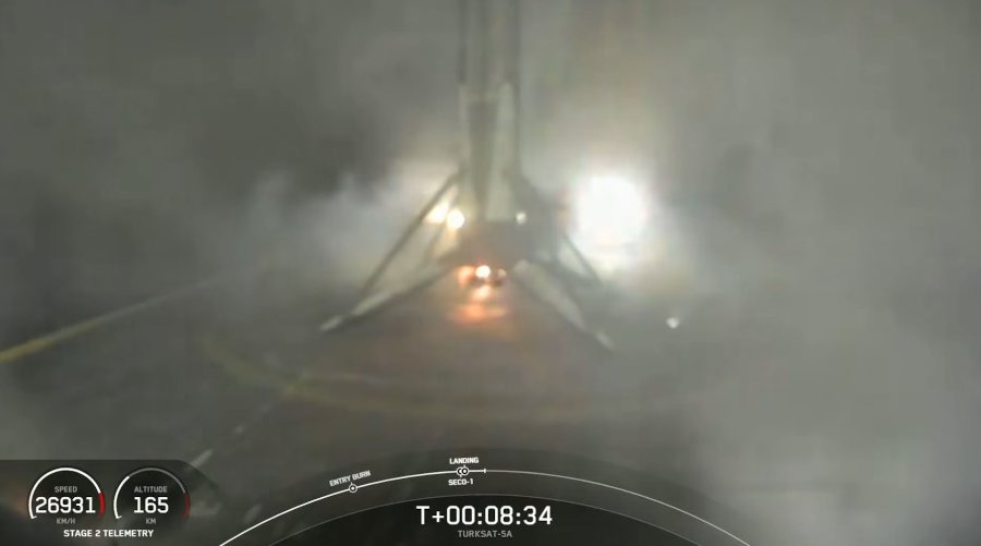 Tuż po lądowaniu pierwszego stopnia Falcona 9 - 08.01.2021 / Credits - SpaceX
