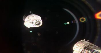 Cargo Dragon 2 opuszcza ISS - 12.01.2021 / Credits - NASA TV