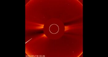 Dwie komety w pobliżu Słońca w obiektywie LASCO C2 sondy SOHO / Credits - NASA, ESA, SOHO