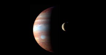 Jowisz i Io - obserwacje na zakresie podczerwieni wykonane przez sondę New Horizons (po drodze do Plutona) / Credita - NASA/JHU/APL