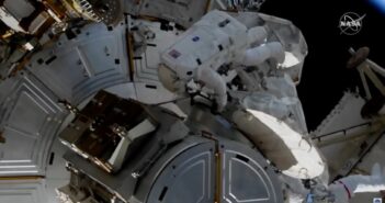 Początek spaceru EVA-71 / Credits - NASA TV