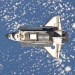 Prom Discovert zbliża się do ISS - misja STS-133 / Credits - NASA