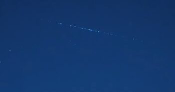 Przelot dwudziestej paczki satelitów Starlink nad Polską - 05.03.2021 / Credits - Night Sky